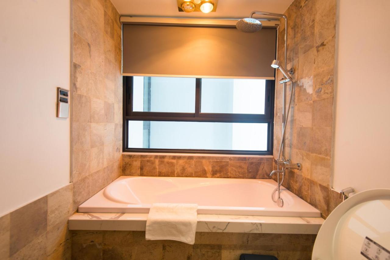 22Housing Hotel & Apartment 81 Linh Lang Hanoï Extérieur photo