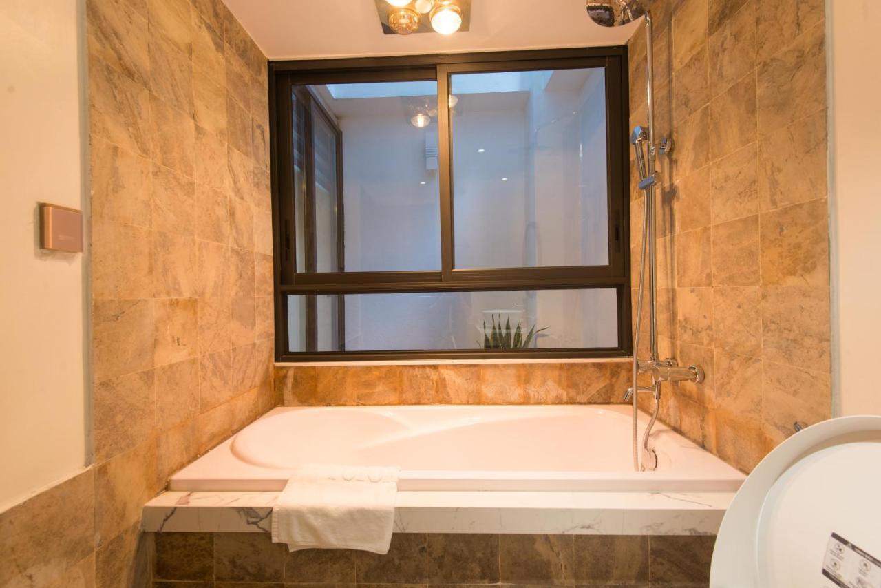 22Housing Hotel & Apartment 81 Linh Lang Hanoï Extérieur photo